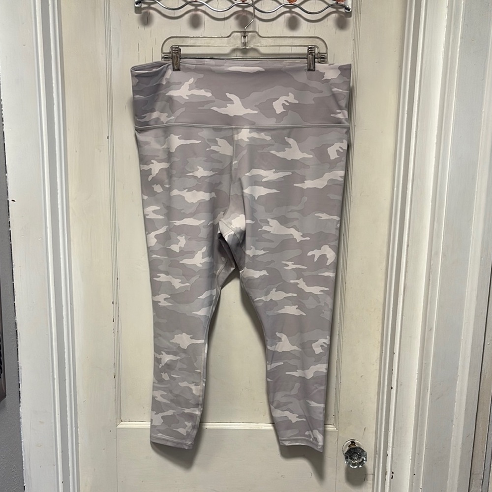 Athleta Elation Camo 7/8 Tight Gray Leggings 2X